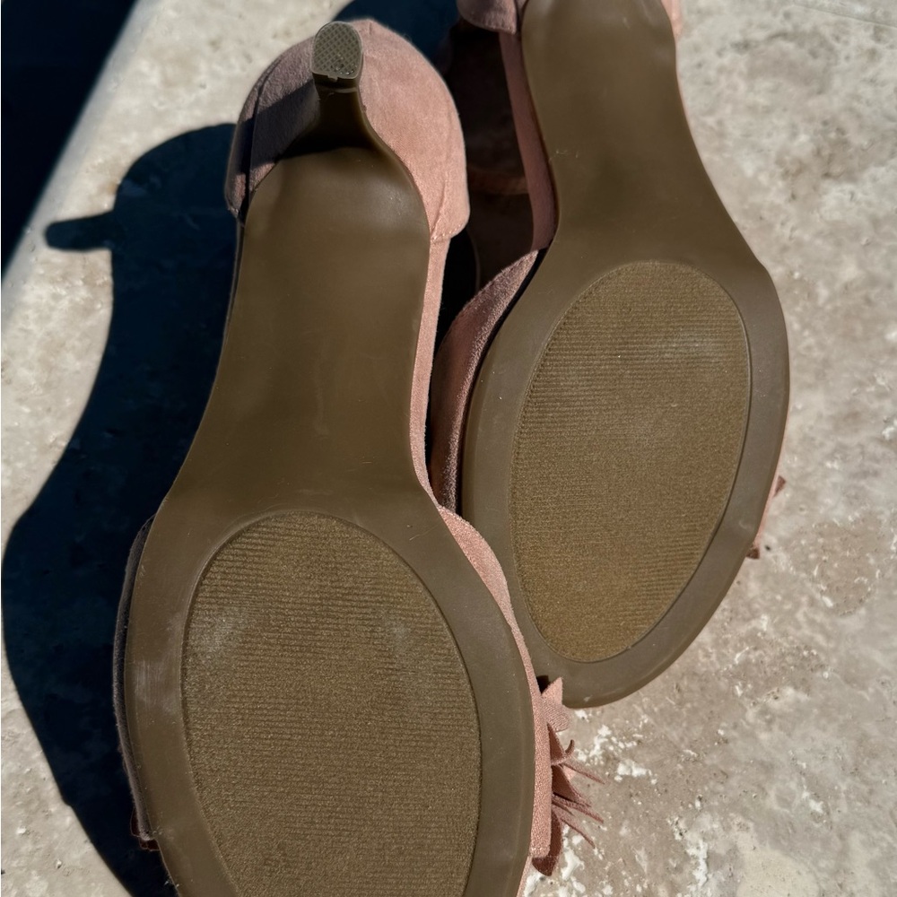 Elegant Floral Women's Sandals in Pink - Picture 15 of 16